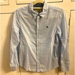 H&M chambray blue linen like dress shirt. Size 9-10 boys.